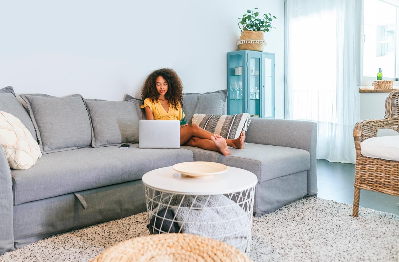 Featured image for 10 Best Apps and Sites for Watching Movies Together Online While Long Distance