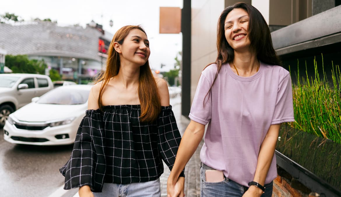 Featured image for Sorry, but the Honeymoon Phase Doesn't Last Forever—Here’s What Happens When It Ends