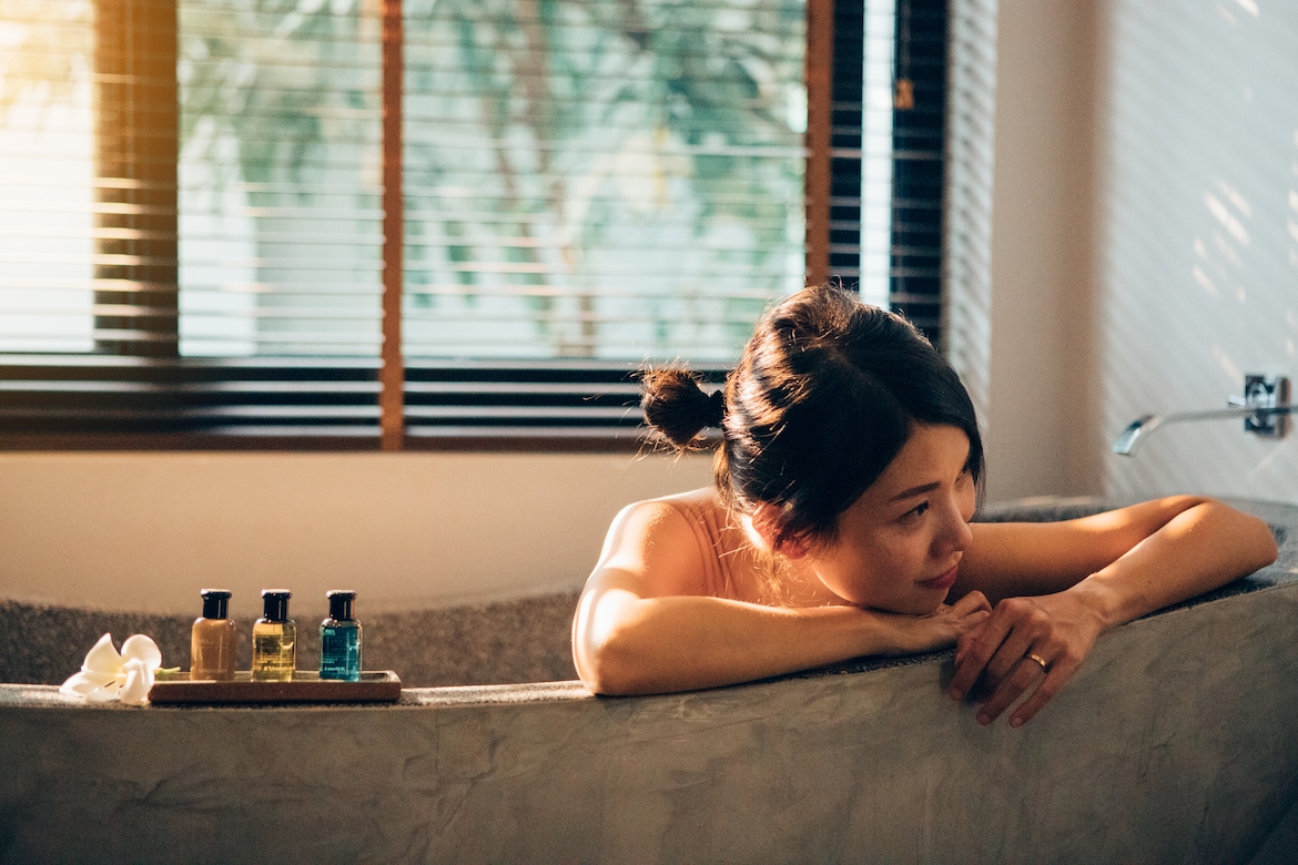 Featured image for I'm Not a 'Bath Person,' So Someone Please Tell Me: WTF Do People Do in the Tub?