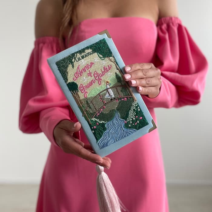 book clutch