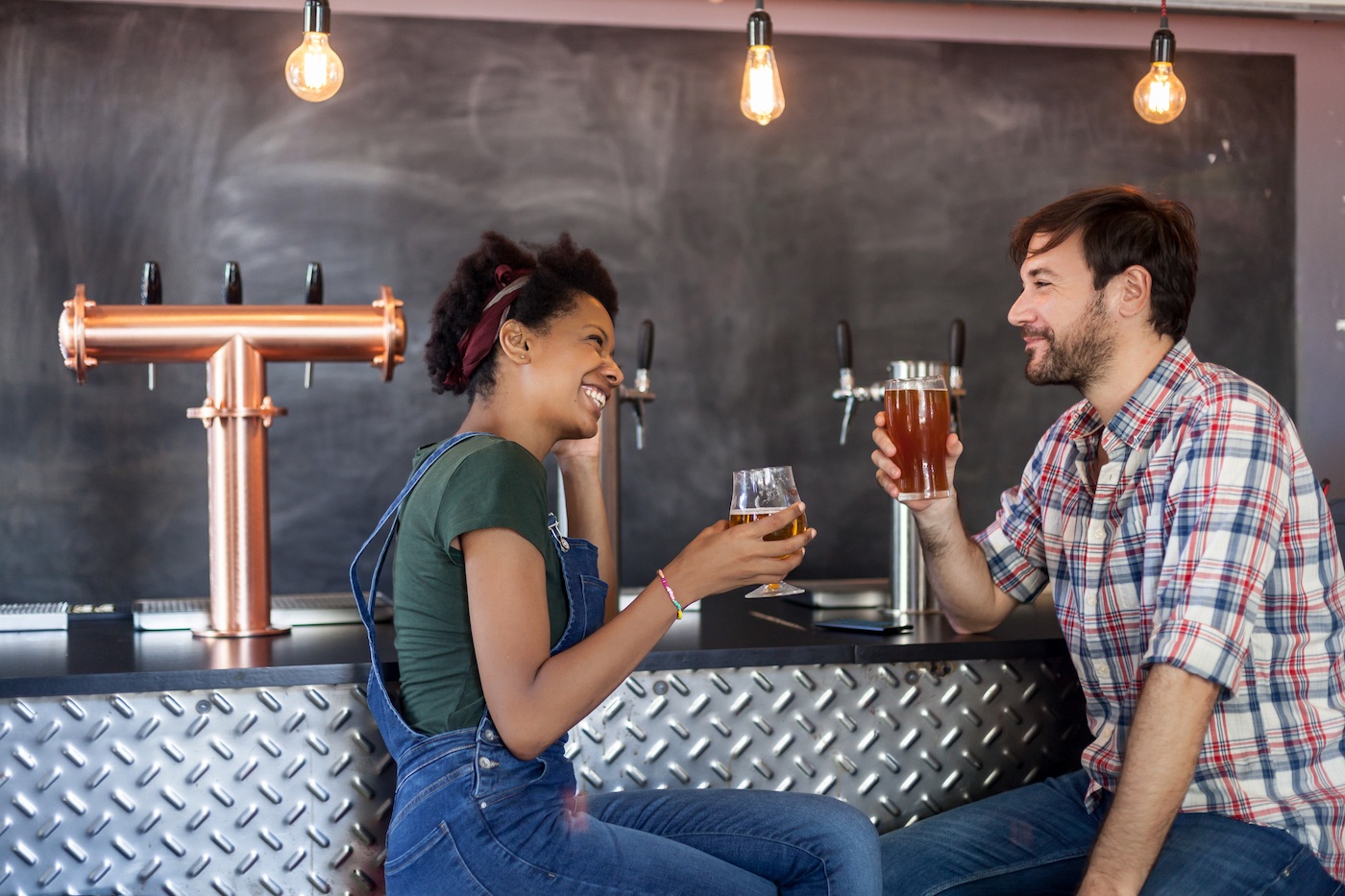 Featured image for Sorry, Mom, but 3 relationship pros don't share your opinions about sex on a first date