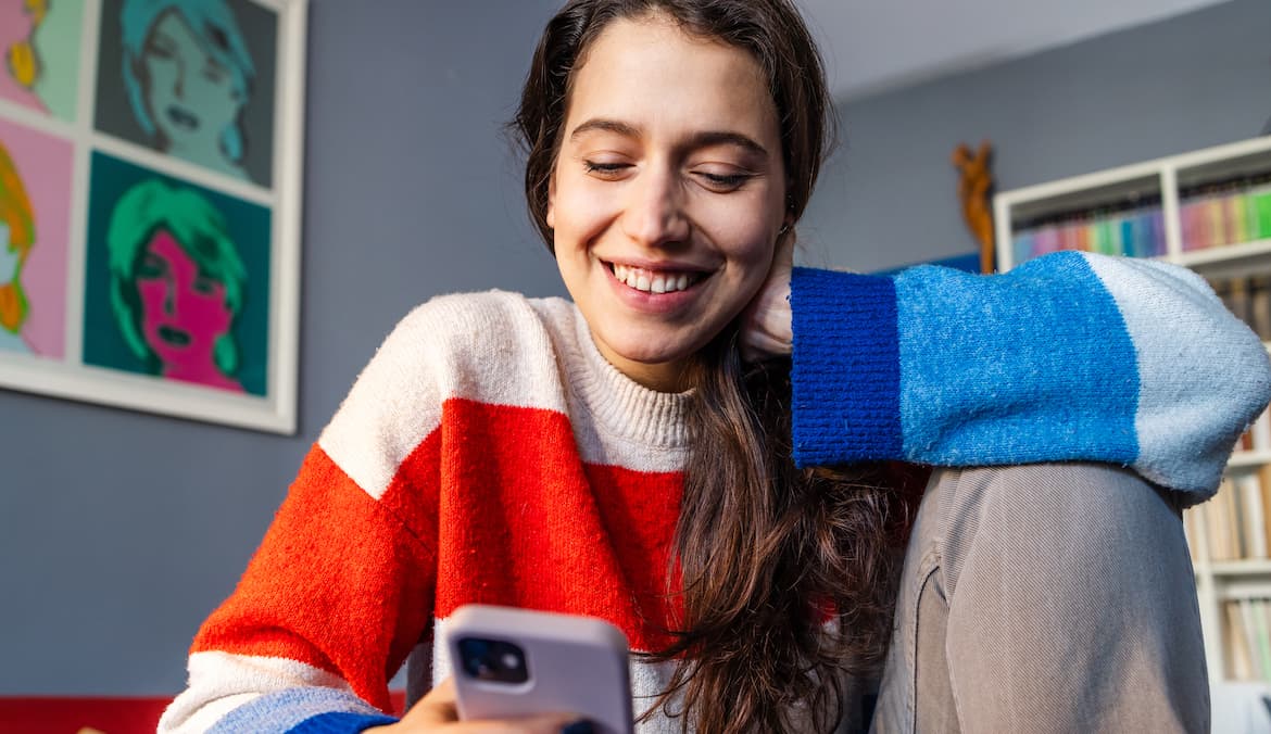 Featured image for 17 Tips to Write the Perfect Online Dating Profile and Make a Good First Impression