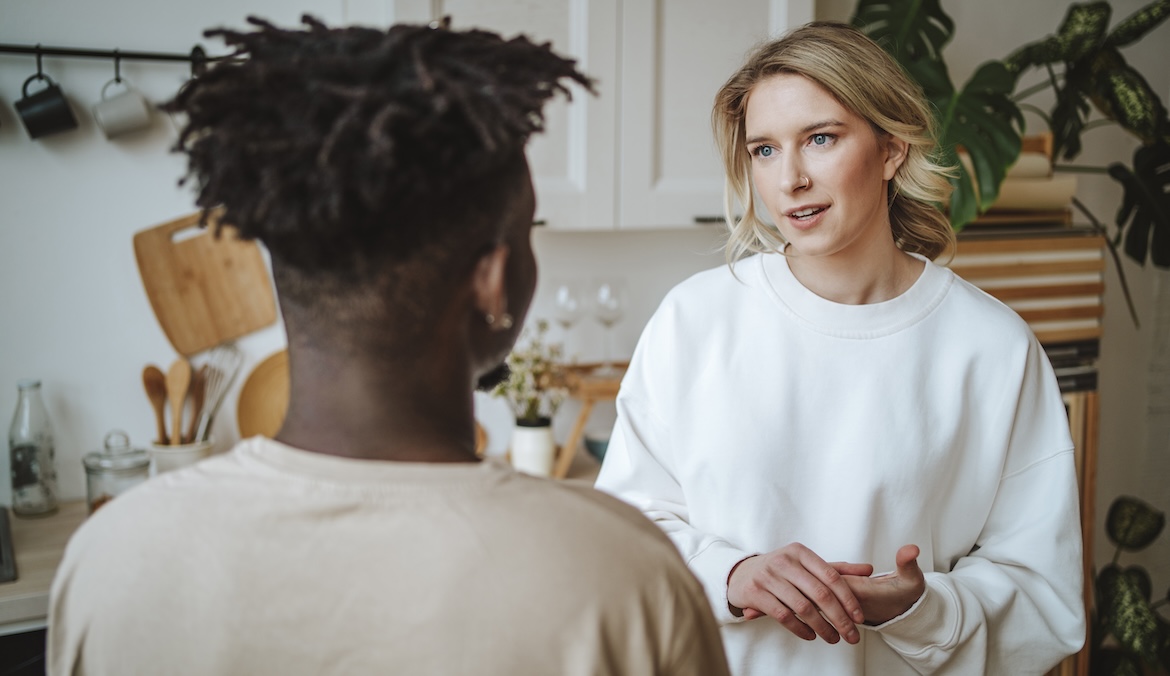 Featured image for Emotional Monitoring Can Keep You Stuck in an Unhealthy Relationship Pattern—Here's How To Break the Cycle