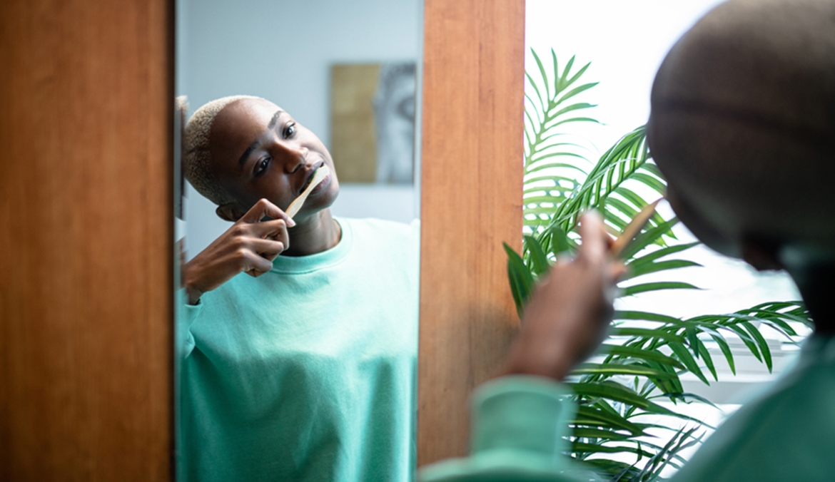 Featured image for Why Brushing Your Teeth With Your Non-Dominant Hand Boosts Brain Health